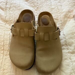 Elegant Tan Leather Mules